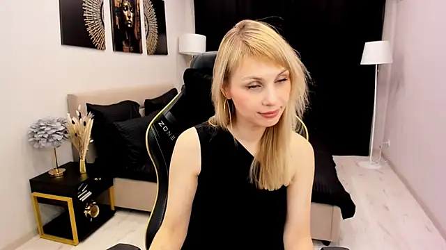 Snapshot of LindaSandy_1 chatting on 11/12/25, 10:48 LindaSandy 1 online show from 11/12/25, 10:48