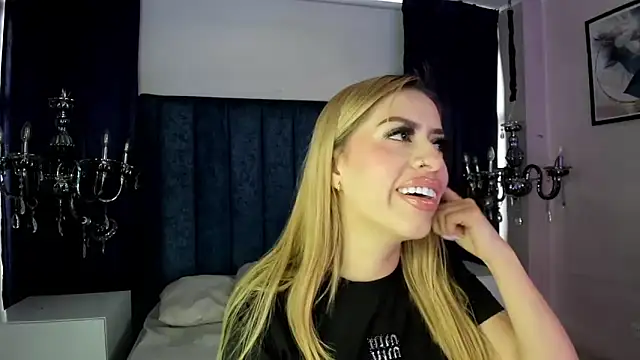 Snapshot of Anittatoro_ chatting on 11/12/25, 07:24 Anittatoro online show from 11/12/25, 07:24