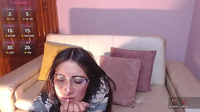 alesiamoore online show from 11/07/25, 02:39