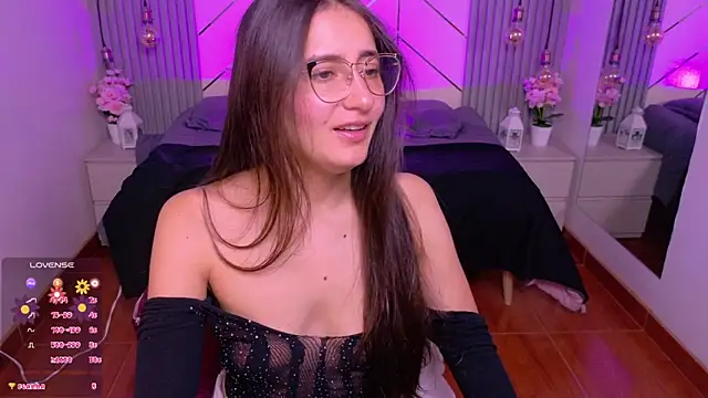 alesiamoore online show from 06/10/26, 03:33