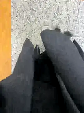 xiaoyuan01 online show from 10/21/25, 02:34