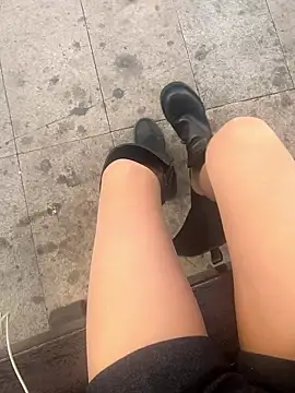 xiaoyuan01 online show from 11/30/25, 01:53