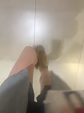 xiaoyuan01 online show from 12/14/25, 05:02