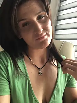 Snapshot of NikaSwan2831 chatting on 10/17/25, 09:34 NikaSwan2831 online show from 10/17/25, 09:34