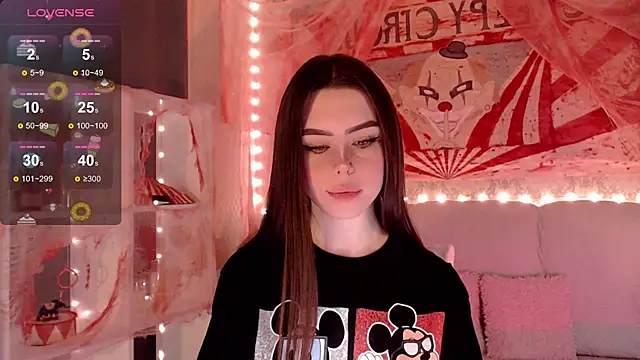 Snapshot of HolyMiax chatting on 11/02/25, 03:42 HolyMiax online show from 11/02/25, 03:42