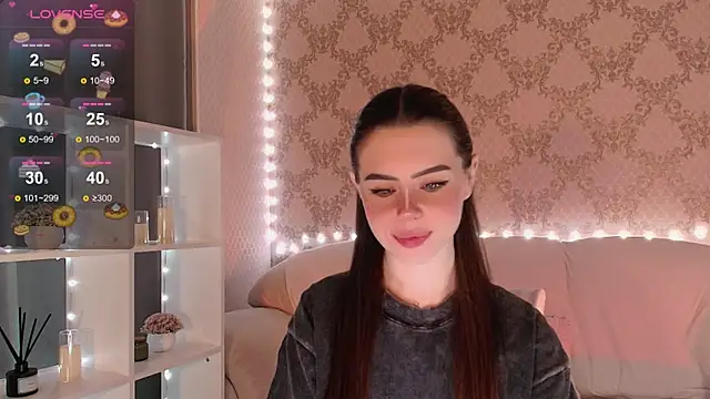 Snapshot of HolyMiax chatting on 11/23/25, 03:28 HolyMiax online show from 11/23/25, 03:28