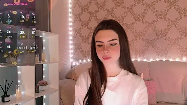 Snapshot of HolyMiax chatting on 11/24/25, 03:06 HolyMiax online show from 11/24/25, 03:06