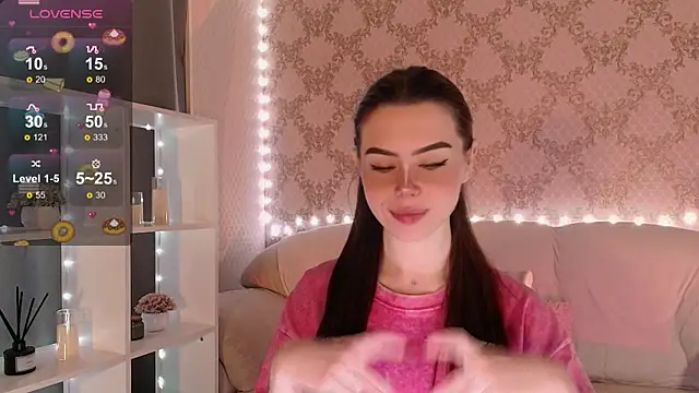 Snapshot of HolyMiax chatting on 11/26/25, 03:40 HolyMiax online show from 11/26/25, 03:40