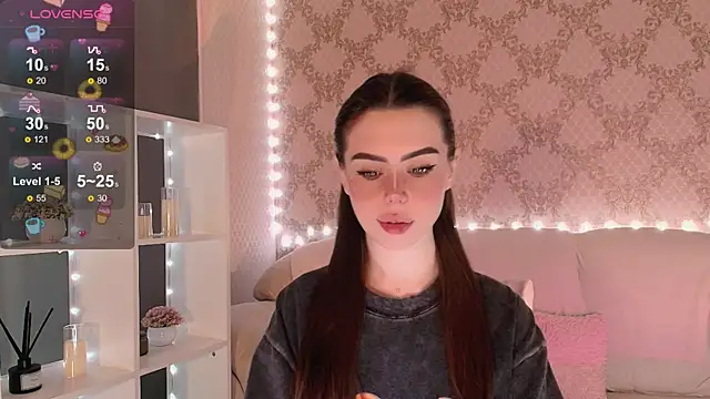 Snapshot of HolyMiax chatting on 11/28/25, 03:31 HolyMiax online show from 11/28/25, 03:31