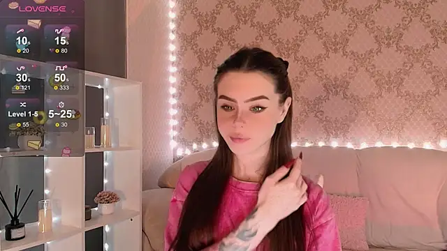 Snapshot of HolyMiax chatting on 11/30/25, 03:10 HolyMiax online show from 11/30/25, 03:10