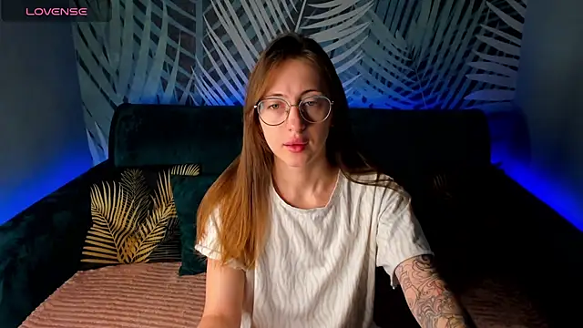 Snapshot of ChristyCrayme chatting on 11/14/25, 10:18 ChristyCrayme online show from 11/14/25, 10:18