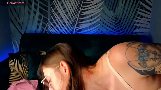 Snapshot of ChristyCrayme chatting on 11/21/25, 10:19 ChristyCrayme online show from 11/21/25, 10:19