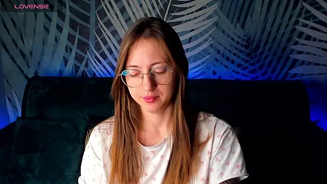 Snapshot of ChristyCrayme chatting on 12/03/25, 10:41 ChristyCrayme online show from 12/03/25, 10:41