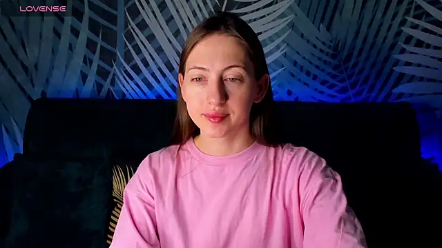 Snapshot of ChristyCrayme chatting on 12/16/25, 10:04 ChristyCrayme online show from 12/16/25, 10:04