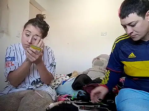 Snapshot of twodoo chatting on 10/15/25, 01:22 twodoo online show from 10/15/25, 01:22