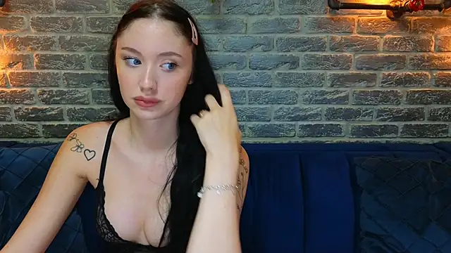 Snapshot of Ivanna__Rose chatting on 09/24/25, 05:11 Ivanna  Rose online show from 09/24/25, 05:11