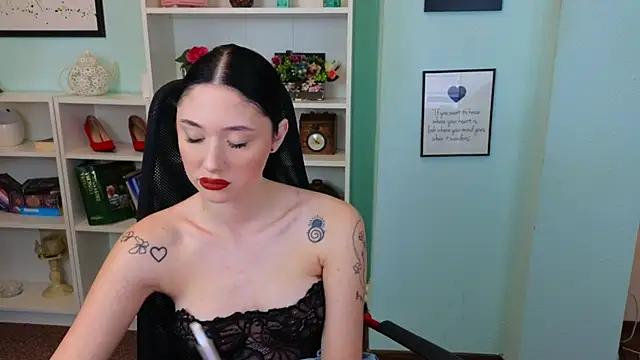 Snapshot of Ivanna__Rose chatting on 10/17/25, 05:37 Ivanna  Rose online show from 10/17/25, 05:37