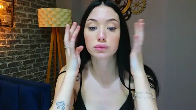 Snapshot of Ivanna__Rose chatting on 10/20/25, 04:24 Ivanna  Rose online show from 10/20/25, 04:24