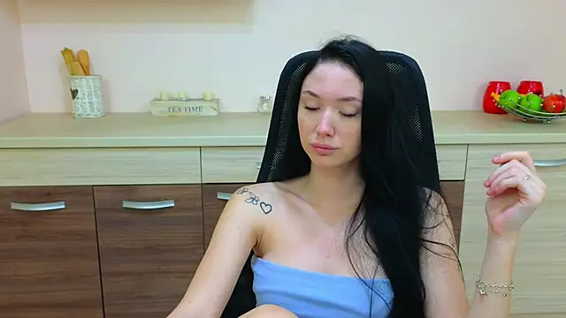 Snapshot of Ivanna__Rose chatting on 10/28/25, 05:22 Ivanna  Rose online show from 10/28/25, 05:22