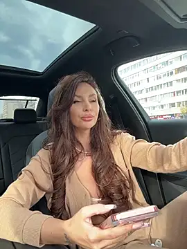 Snapshot of LunaBex chatting on 11/26/25, 08:48 LunaBex online show from 11/26/25, 08:48