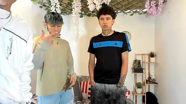 Snapshot of Bastian_boyshot77 chatting on 11/16/25, 02:22 Bastian boyshot77 online show from 11/16/25, 02:22