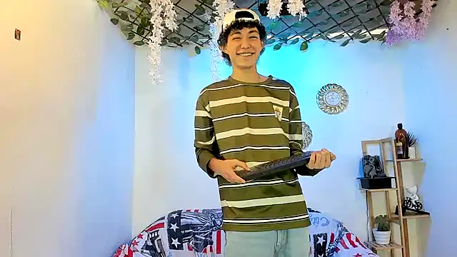 Snapshot of Bastian_boyshot77 chatting on 11/17/25, 02:23 Bastian boyshot77 online show from 11/17/25, 02:23