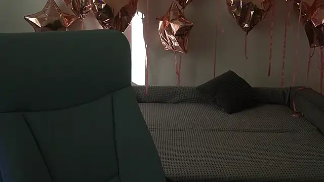 Snapshot of ReginaWine chatting on 09/18/25, 06:15 ReginaWine online show from 09/18/25, 06:15