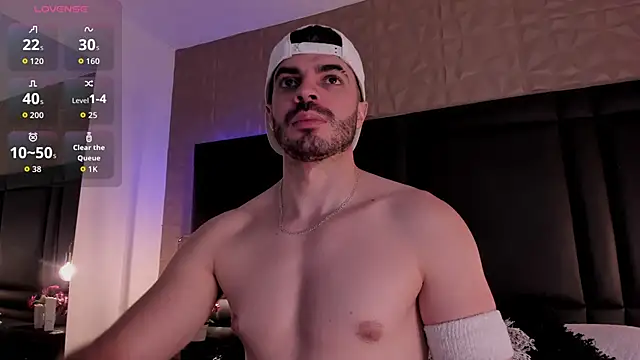 Snapshot of AxelThompson_ chatting on 11/07/25, 11:43 AxelThompson online show from 11/07/25, 11:43