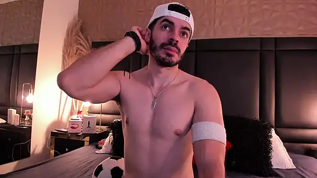 Snapshot of AxelThompson_ chatting on 11/19/25, 11:21 AxelThompson online show from 11/19/25, 11:21