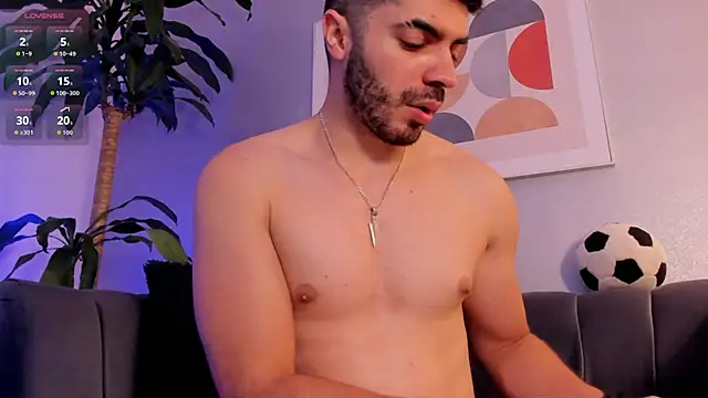 Snapshot of AxelThompson_ chatting on 12/05/25, 11:19 AxelThompson online show from 12/05/25, 11:19