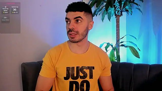 Snapshot of AxelThompson_ chatting on 12/14/25, 11:15 AxelThompson online show from 12/14/25, 11:15