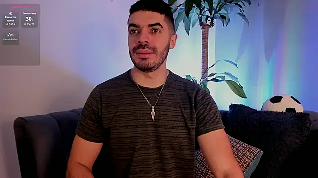 Snapshot of AxelThompson_ chatting on 12/16/25, 12:10 AxelThompson online show from 12/16/25, 12:10