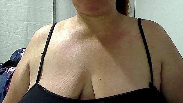 Snapshot of luciana69hot chatting on 03/26/26, 11:32 luciana69hot online show from 03/26/26, 11:32