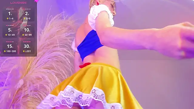 Snapshot of liiamluna_ chatting on 10/31/25, 09:32 liiamluna online show from 10/31/25, 09:32