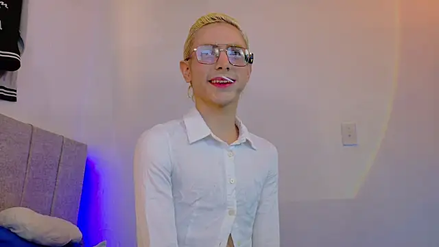 liiamluna  online show from 05/27/26, 02:36