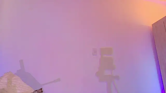 liiamluna  online show from 06/04/26, 11:05