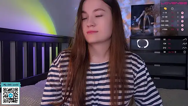 Snapshot of mia_here chatting on 10/14/25, 12:55 mia here online show from 10/14/25, 12:55