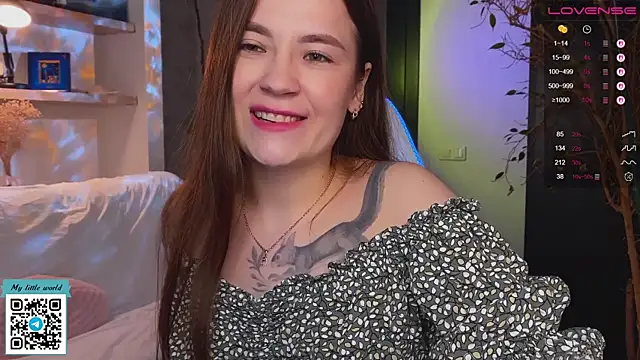 mia here online show from 10/21/25, 11:11