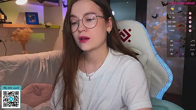 Snapshot of mia_here chatting on 11/12/25, 01:50 mia here online show from 11/12/25, 01:50