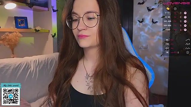 Snapshot of mia_here chatting on 11/16/25, 01:55 mia here online show from 11/16/25, 01:55