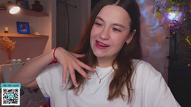 Snapshot of mia_here chatting on 12/14/25, 02:06 mia here online show from 12/14/25, 02:06