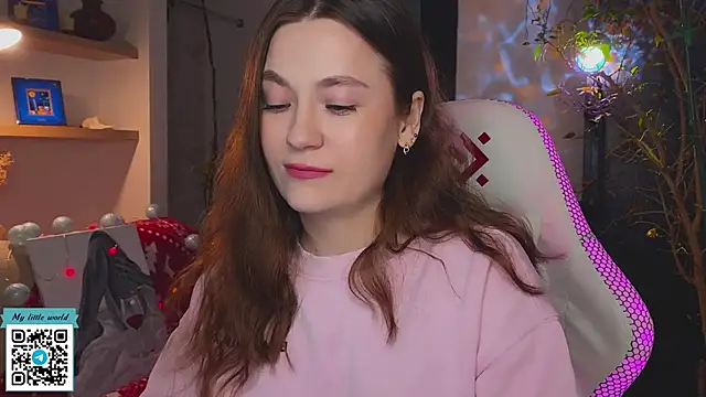 Snapshot of mia_here chatting on 12/15/25, 11:58 mia here online show from 12/15/25, 11:58