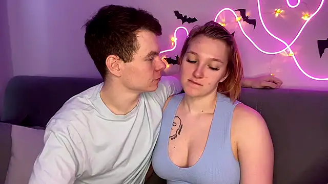 julielourens online show from 10/24/25, 09:17