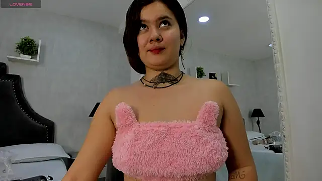 Snapshot of RosalineGrey chatting on 10/13/25, 06:02 RosalineGrey online show from 10/13/25, 06:02