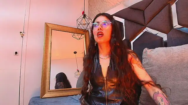 viollettaa  online show from 11/30/25, 06:23