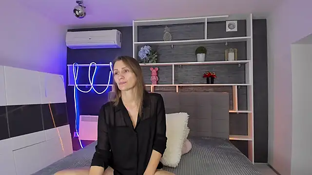 Snapshot of ChristyBrook chatting on 10/23/25, 06:17 ChristyBrook online show from 10/23/25, 06:17