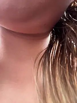 sara calderon online show from 10/24/25, 01:18