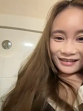 Snapshot of uulove521 chatting on 11/17/25, 05:08 uulove521 online show from 11/17/25, 05:08