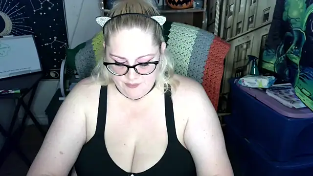 Kinky Witch online show from 05/19/26, 04:24