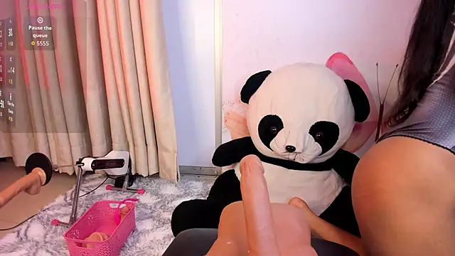 Im perla  online show from 10/21/25, 03:07